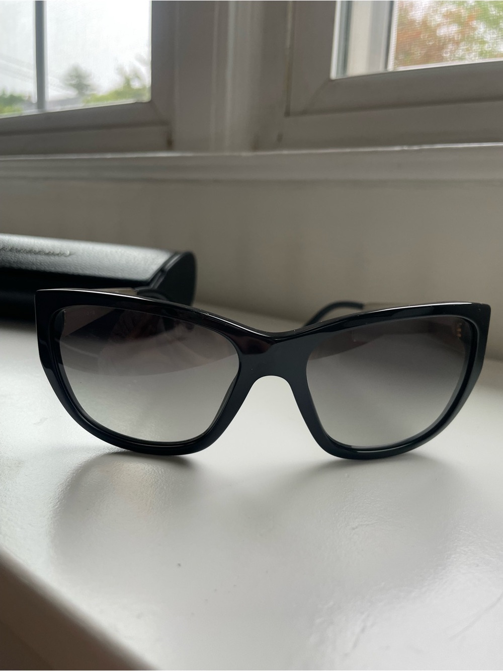 Authentic Burberry Black Cat-Eye Sunglasses with Gradient Gray Lenses